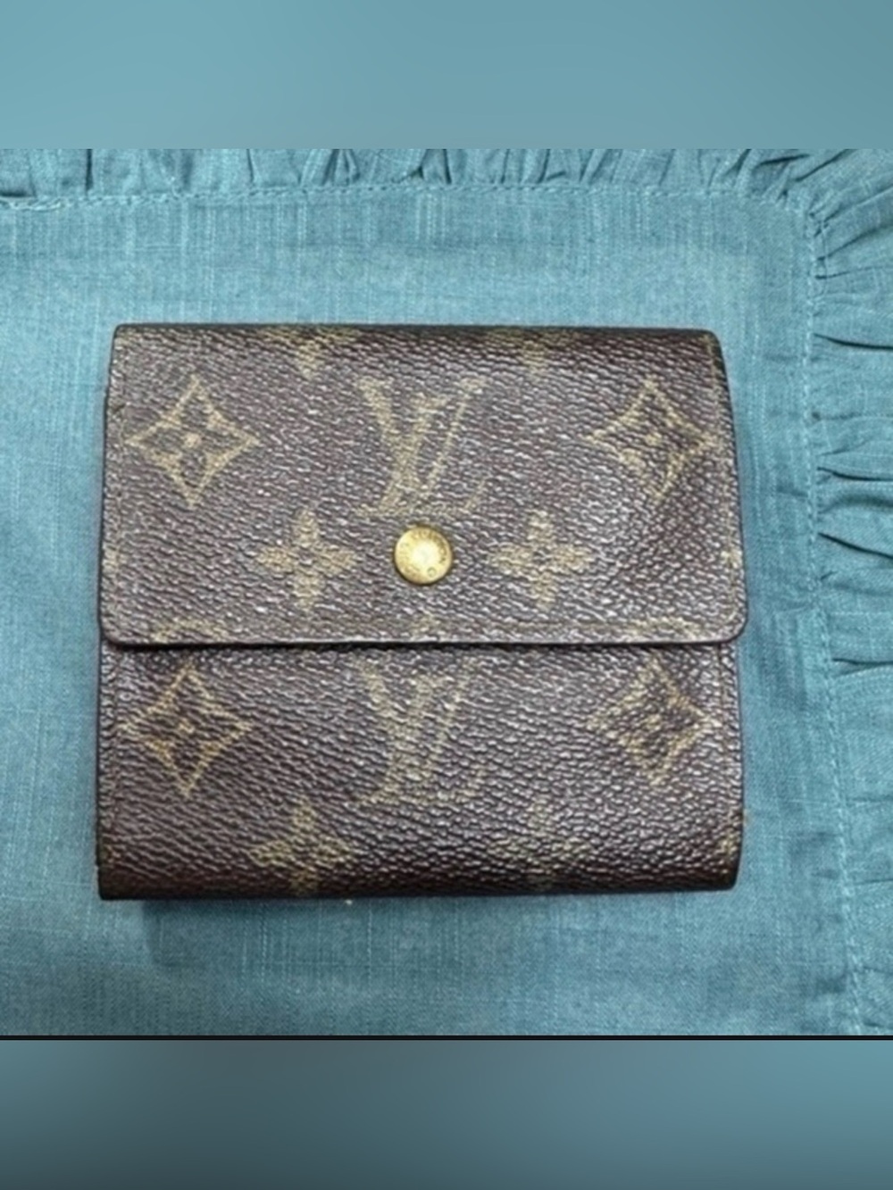 AUTHENTIC Louis Vuitton Vintage wallet. Compact Elise wallet